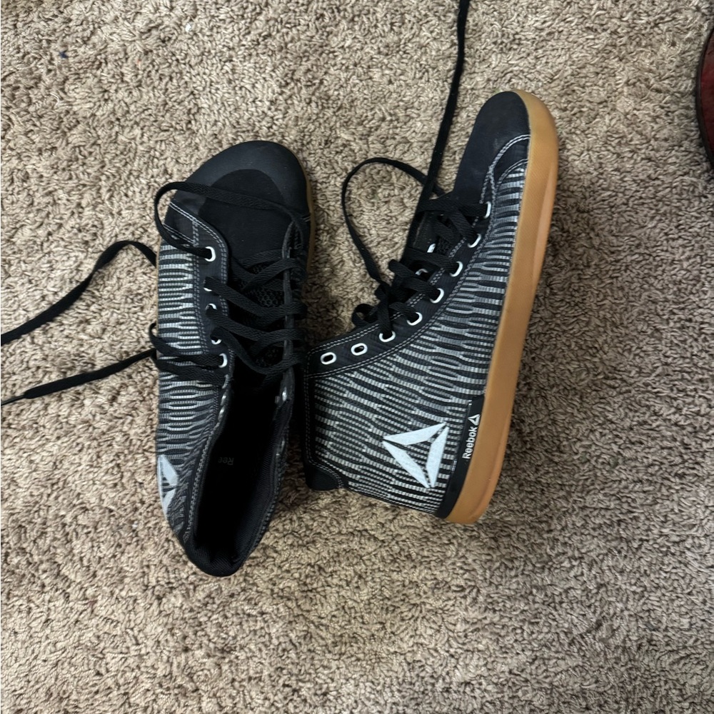 Used 1x Reebok power lite mid deadlift shoe
